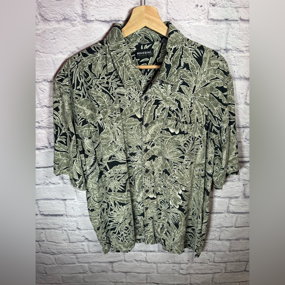 Men’s short sleeve shirt, size large, 100% silk black‎ & green tropical print